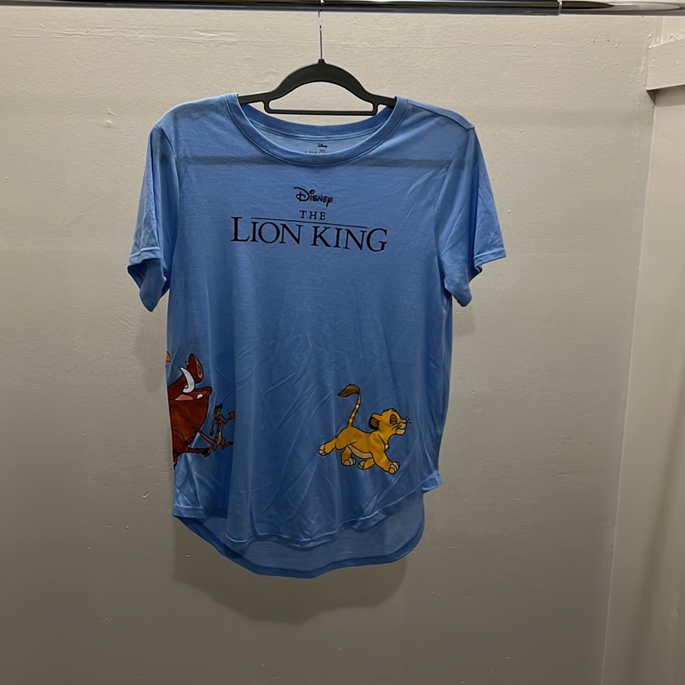Disney. The lion king top. Size large. New WO tags.